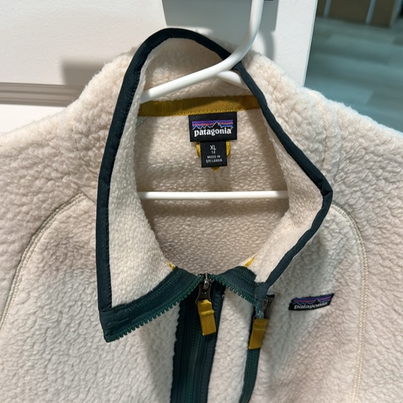 Boys Patatgonia Fleecd jacket - Picture 2 of 2